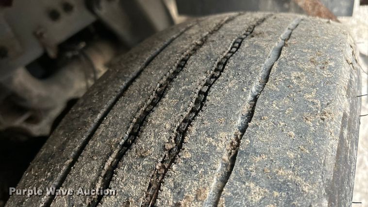 image for item ET6718 2015 Freightliner M2 shuttle bus