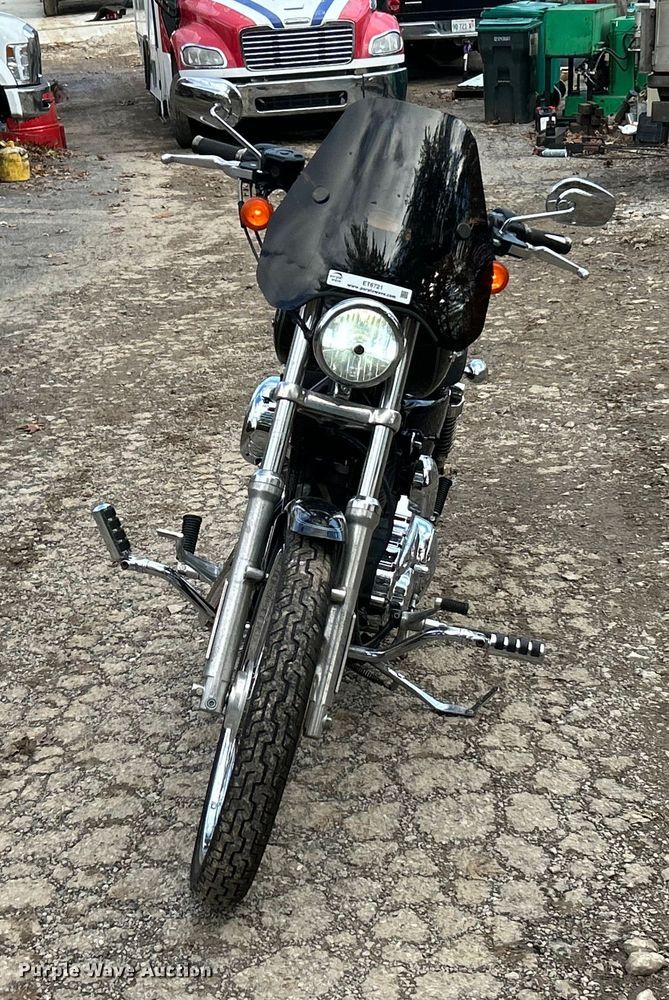 image for item ET6721 2006 Harley Davidson XL 1200 motorcycle