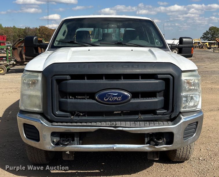 image for item ET7238 2013 Ford F350 Super Duty Crew Cab pickup truck