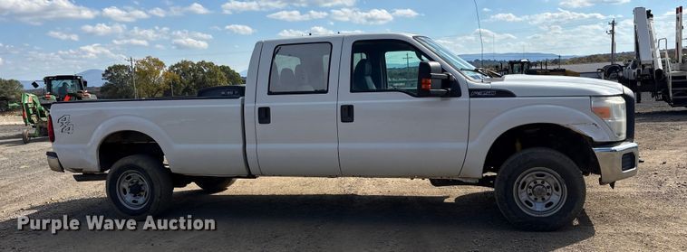 image for item ET7238 2013 Ford F350 Super Duty Crew Cab pickup truck