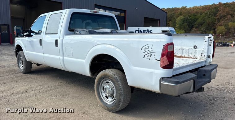 image for item ET7238 2013 Ford F350 Super Duty Crew Cab pickup truck