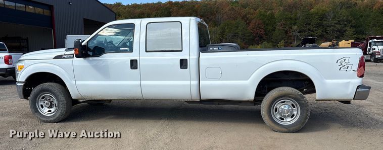 image for item ET7238 2013 Ford F350 Super Duty Crew Cab pickup truck