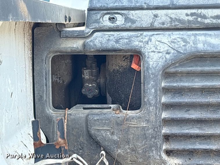 image for item ET7238 2013 Ford F350 Super Duty Crew Cab pickup truck