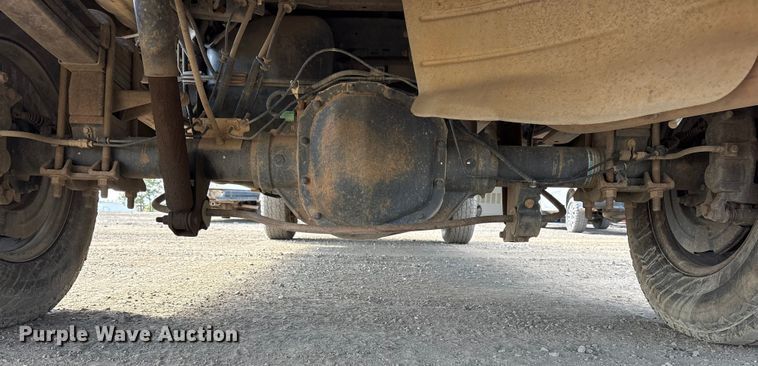 image for item ET7238 2013 Ford F350 Super Duty Crew Cab pickup truck