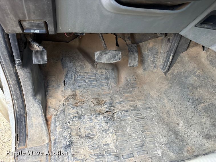 image for item ET7238 2013 Ford F350 Super Duty Crew Cab pickup truck