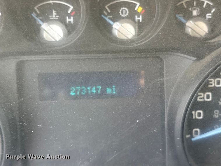 image for item ET7238 2013 Ford F350 Super Duty Crew Cab pickup truck