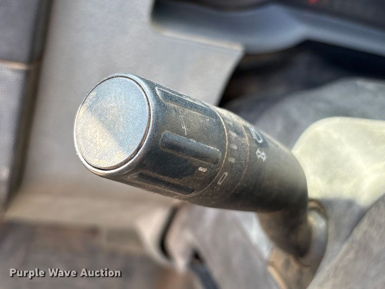 image for item ET7238 2013 Ford F350 Super Duty Crew Cab pickup truck