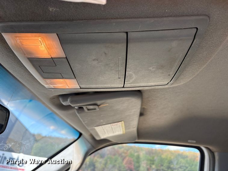 image for item ET7238 2013 Ford F350 Super Duty Crew Cab pickup truck