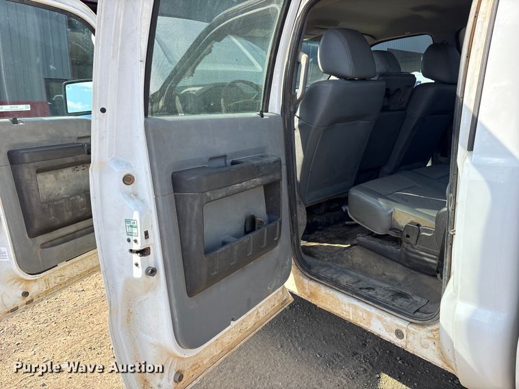 image for item ET7238 2013 Ford F350 Super Duty Crew Cab pickup truck