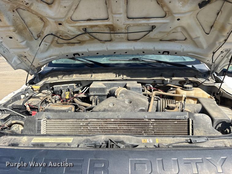 image for item ET7238 2013 Ford F350 Super Duty Crew Cab pickup truck