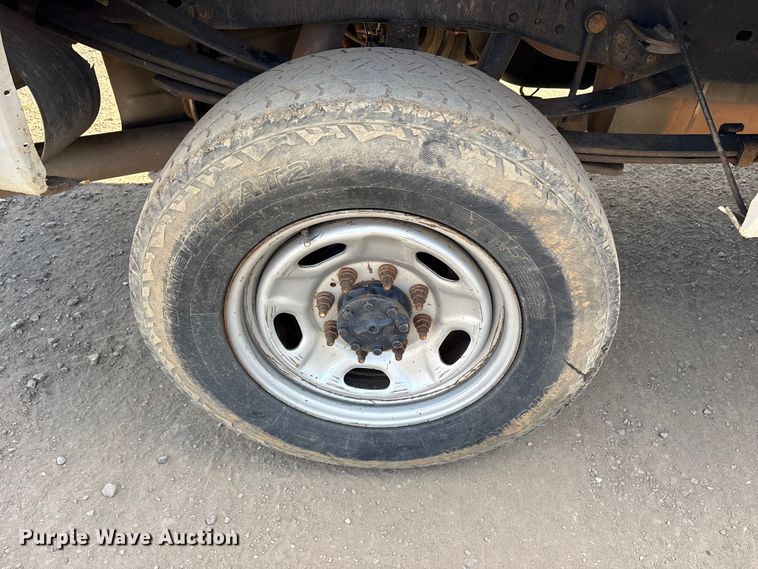 image for item ET7238 2013 Ford F350 Super Duty Crew Cab pickup truck