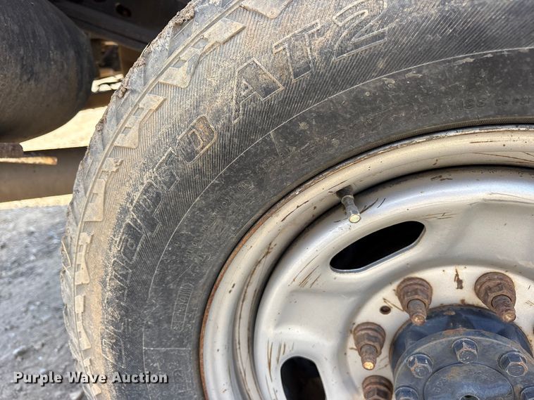 image for item ET7238 2013 Ford F350 Super Duty Crew Cab pickup truck