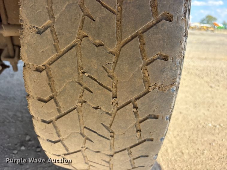 image for item ET7238 2013 Ford F350 Super Duty Crew Cab pickup truck