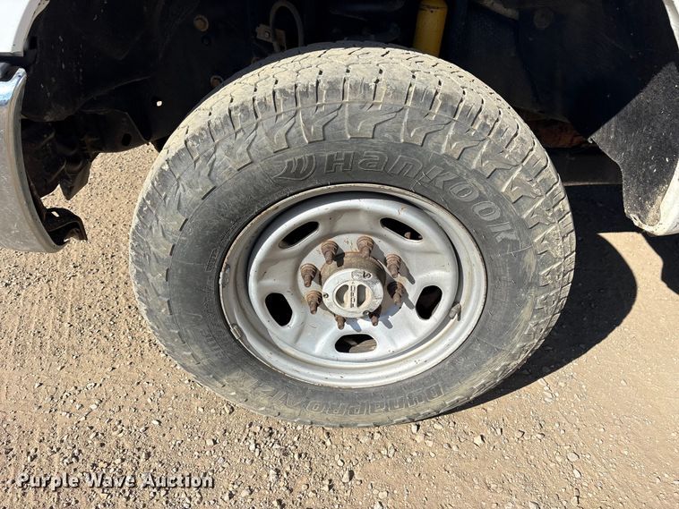 image for item ET7238 2013 Ford F350 Super Duty Crew Cab pickup truck