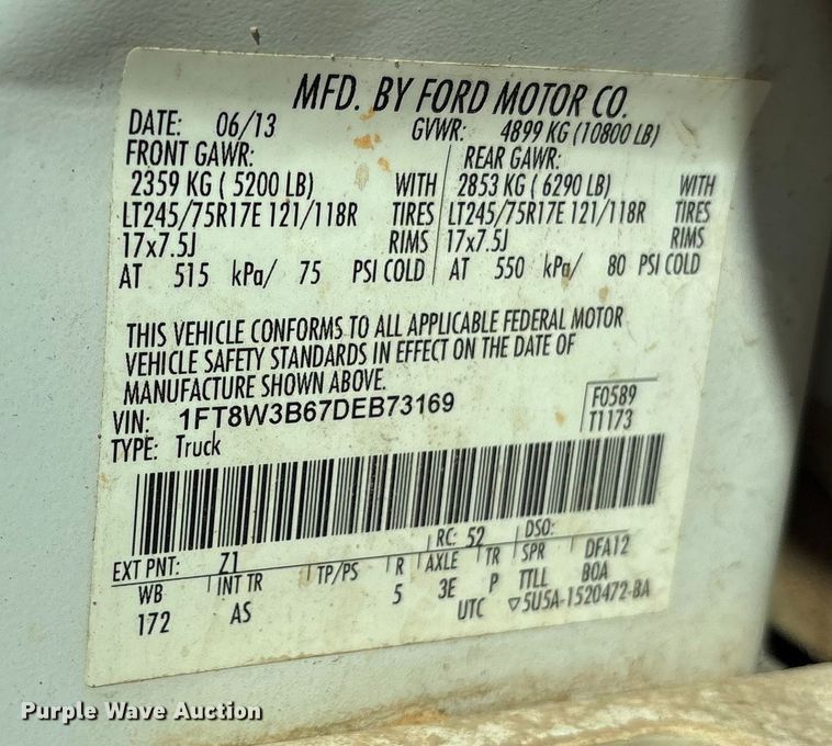 image for item ET7238 2013 Ford F350 Super Duty Crew Cab pickup truck