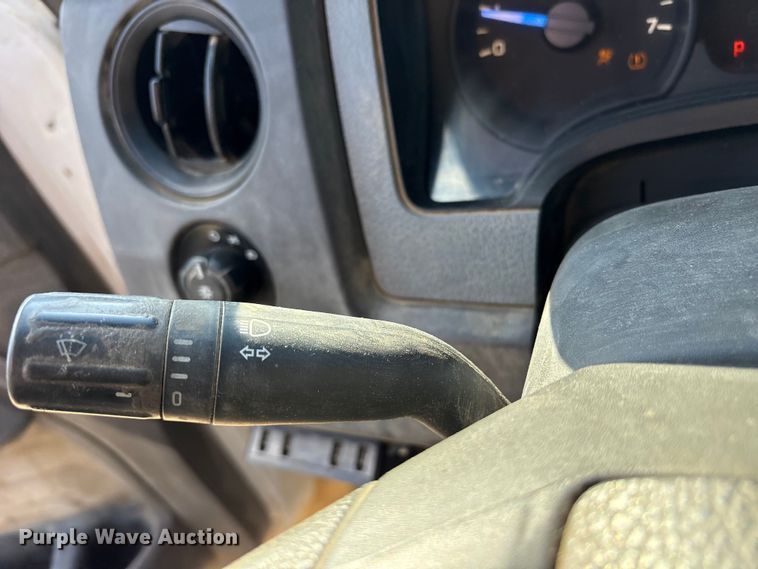 image for item ET7239 2014 Ford F150 SuperCab pickup truck