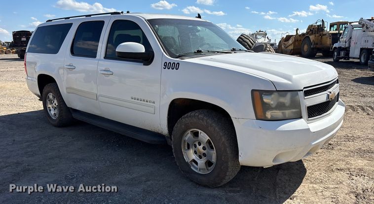 image for item ET7240 2010 Chevrolet Suburban 1500 SUV