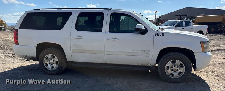 image for item ET7240 2010 Chevrolet Suburban 1500 SUV