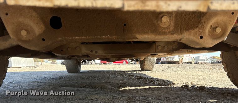 image for item ET7240 2010 Chevrolet Suburban 1500 SUV