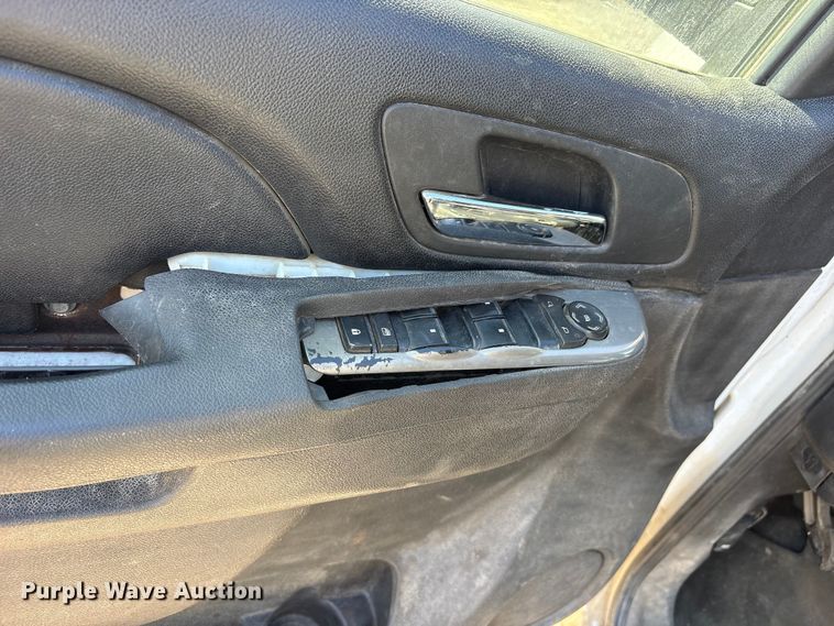 image for item ET7240 2010 Chevrolet Suburban 1500 SUV