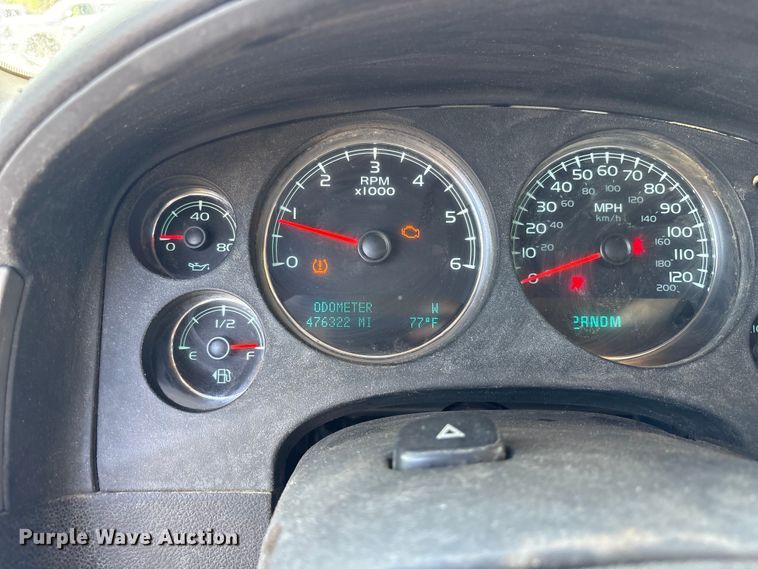 image for item ET7240 2010 Chevrolet Suburban 1500 SUV