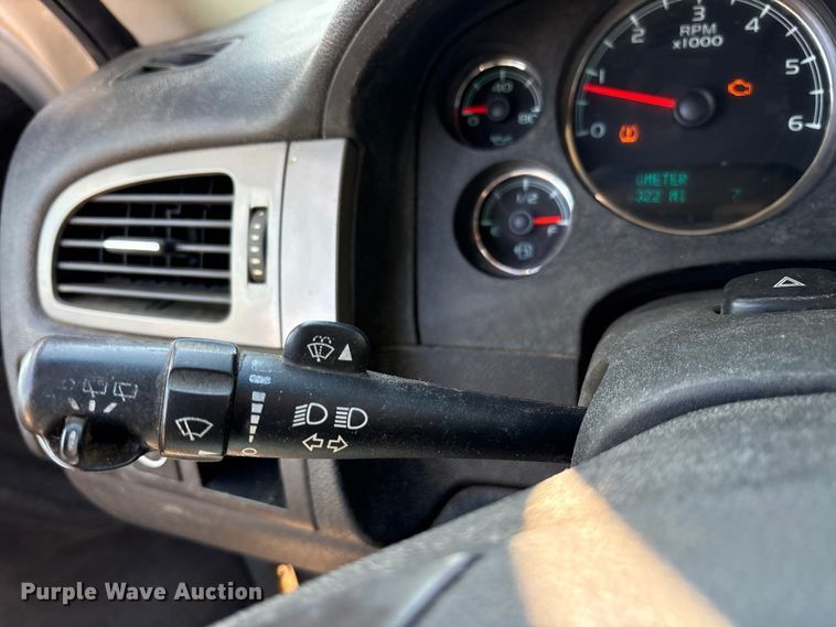 image for item ET7240 2010 Chevrolet Suburban 1500 SUV