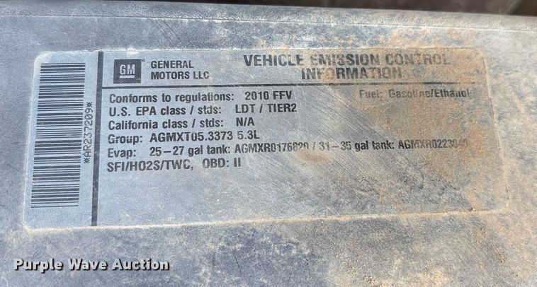 image for item ET7240 2010 Chevrolet Suburban 1500 SUV