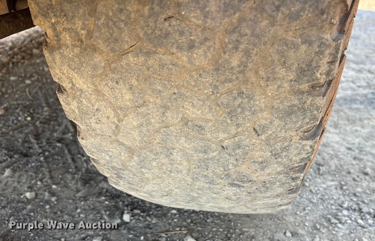 image for item ET7240 2010 Chevrolet Suburban 1500 SUV