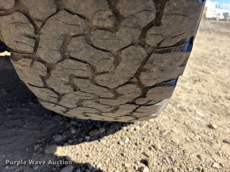 image for item ET7240 2010 Chevrolet Suburban 1500 SUV