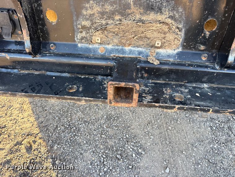 image for item ET7248 2013 Ford F-550 bale bed truck