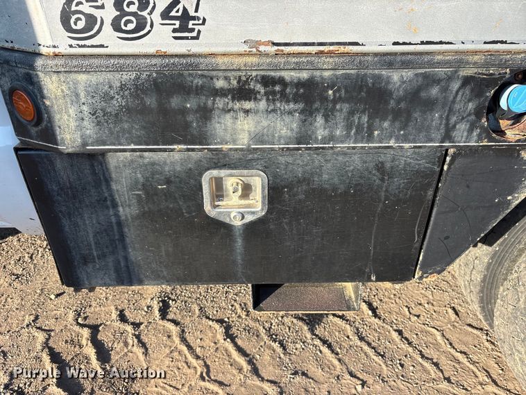 image for item ET7248 2013 Ford F-550 bale bed truck