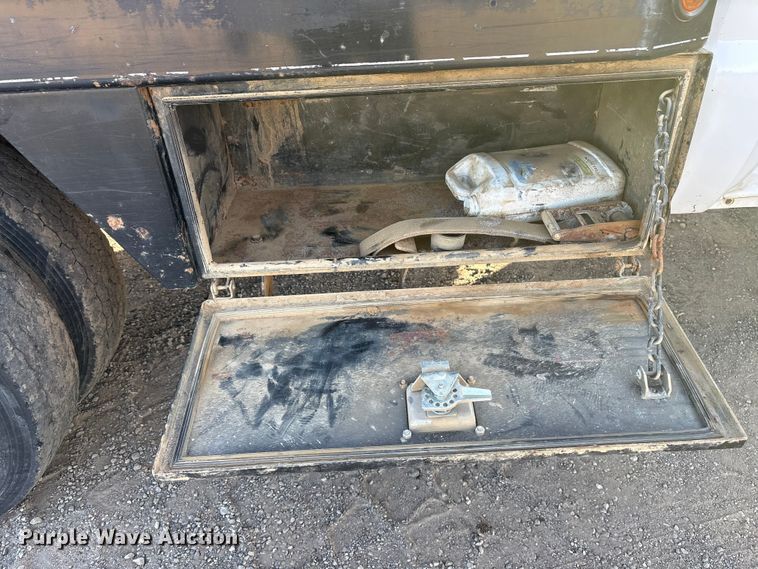 image for item ET7248 2013 Ford F-550 bale bed truck