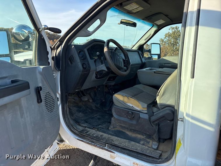 image for item ET7248 2013 Ford F-550 bale bed truck