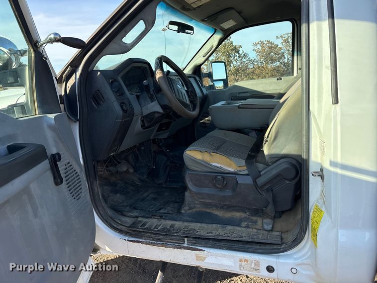 image for item ET7248 2013 Ford F-550 bale bed truck