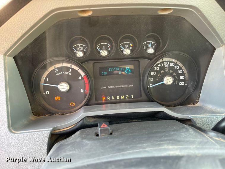 image for item ET7248 2013 Ford F-550 bale bed truck