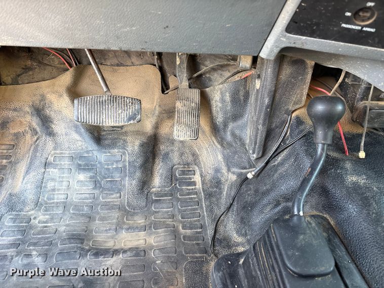 image for item ET7248 2013 Ford F-550 bale bed truck