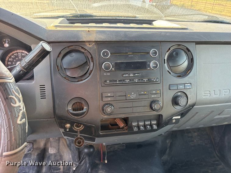 image for item ET7248 2013 Ford F-550 bale bed truck