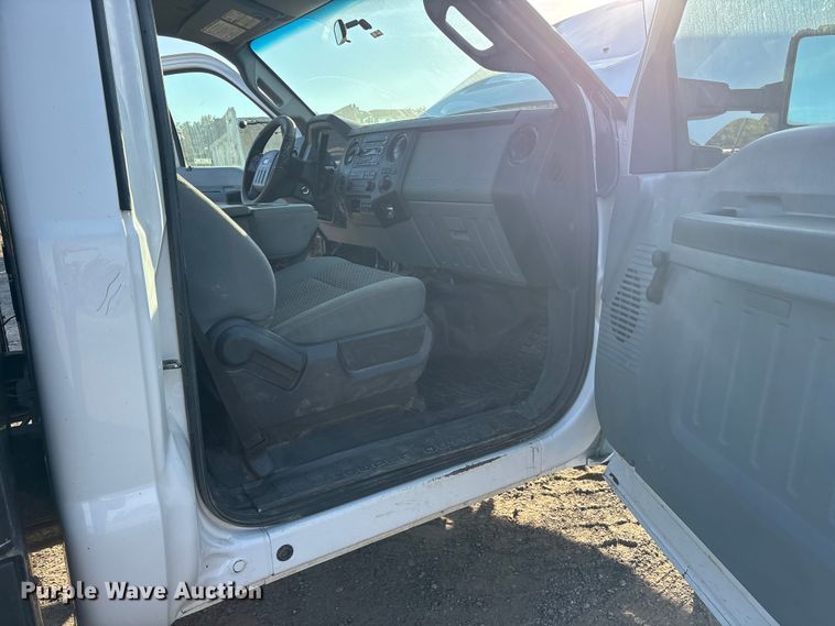 image for item ET7248 2013 Ford F-550 bale bed truck