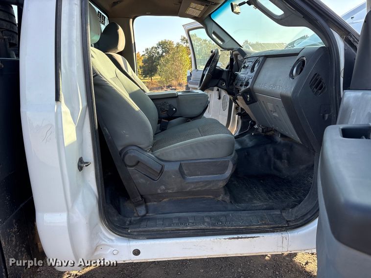 image for item ET7248 2013 Ford F-550 bale bed truck