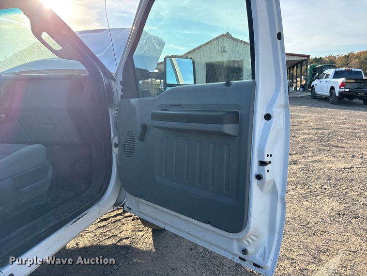 image for item ET7248 2013 Ford F-550 bale bed truck