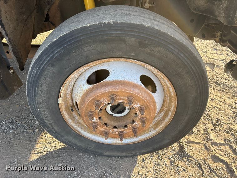 image for item ET7248 2013 Ford F-550 bale bed truck