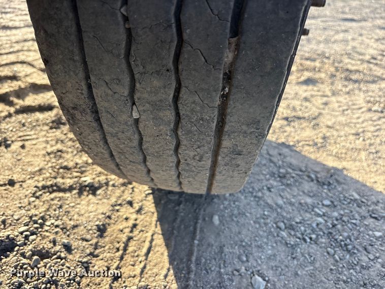 image for item ET7248 2013 Ford F-550 bale bed truck