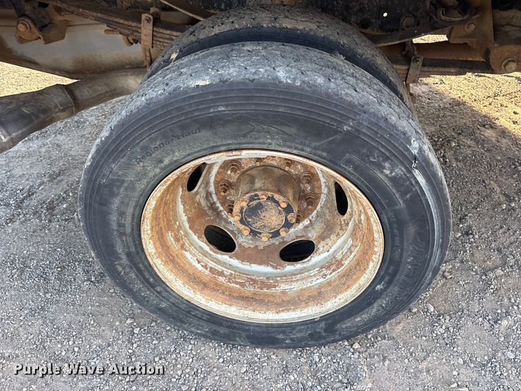 image for item ET7248 2013 Ford F-550 bale bed truck