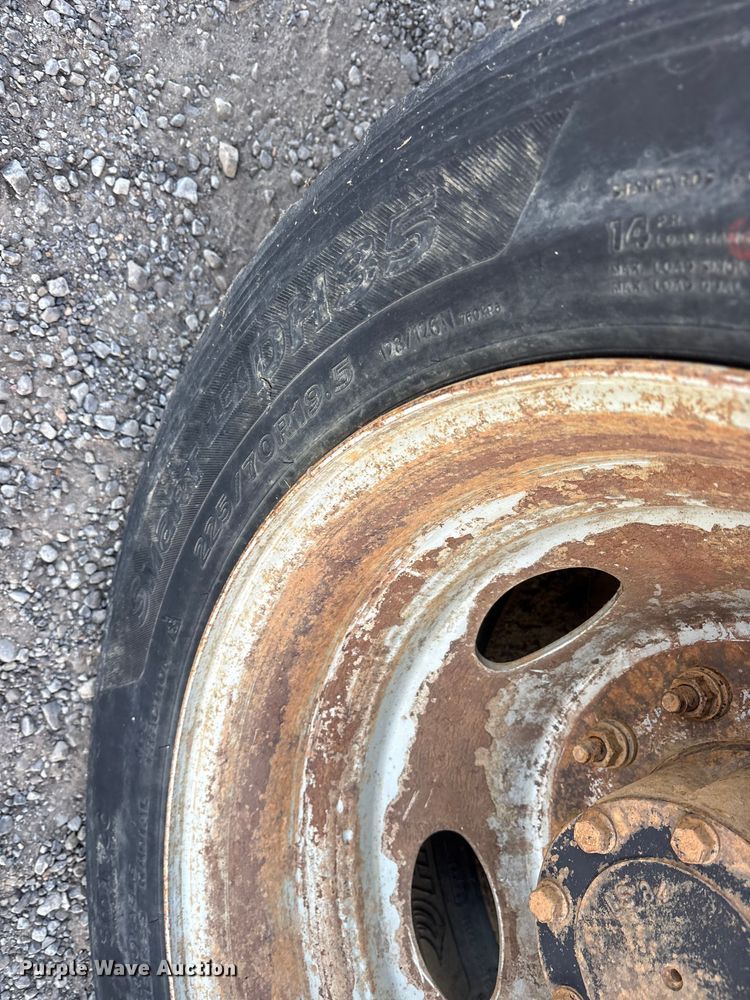 image for item ET7248 2013 Ford F-550 bale bed truck