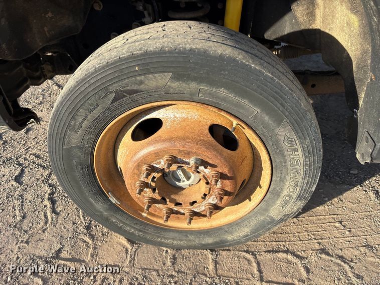 image for item ET7248 2013 Ford F-550 bale bed truck