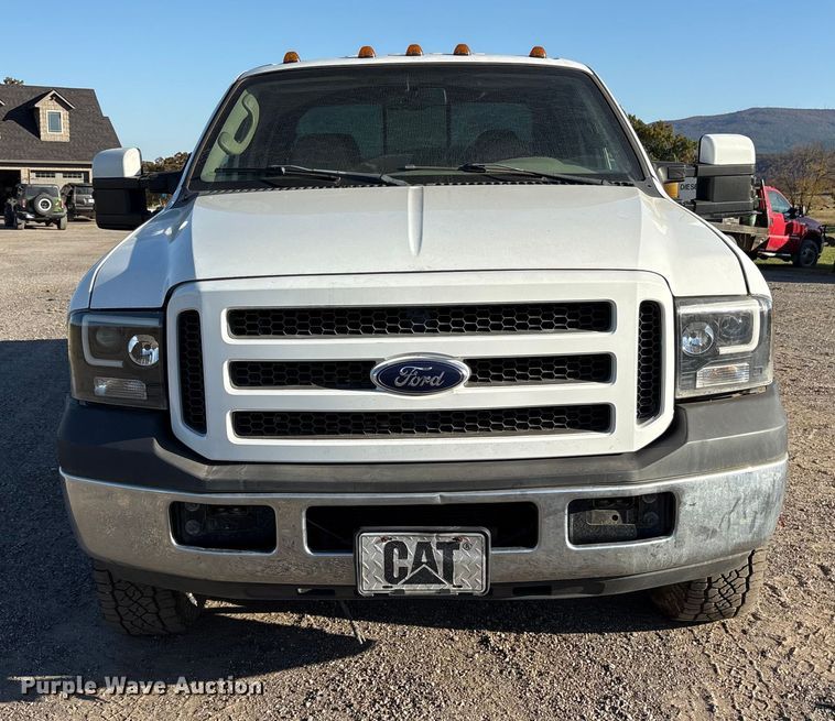 image for item ET7249 2007 Ford F-350 Crew Cab pickup truck
