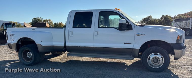 image for item ET7249 2007 Ford F-350 Crew Cab pickup truck