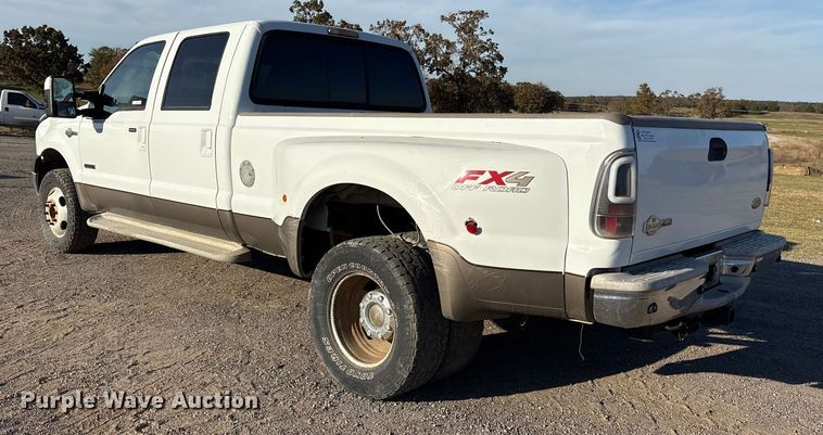 image for item ET7249 2007 Ford F-350 Crew Cab pickup truck