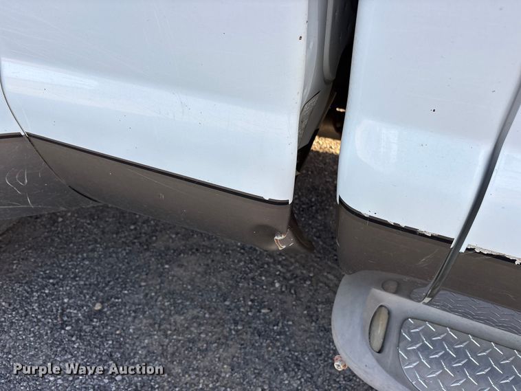 image for item ET7249 2007 Ford F-350 Crew Cab pickup truck