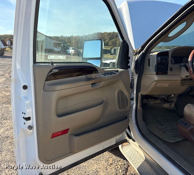 image for item ET7249 2007 Ford F-350 Crew Cab pickup truck